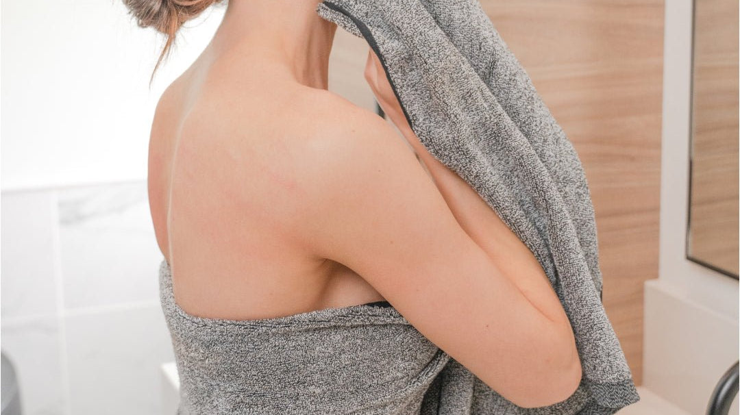 Lutava's Activated Charcoal Fitness Towel: The Antimicrobial Advantage Over Regular Gym Towels - Lutava